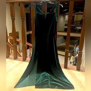 Elegant Velvet Evening Gown - Dark Green
